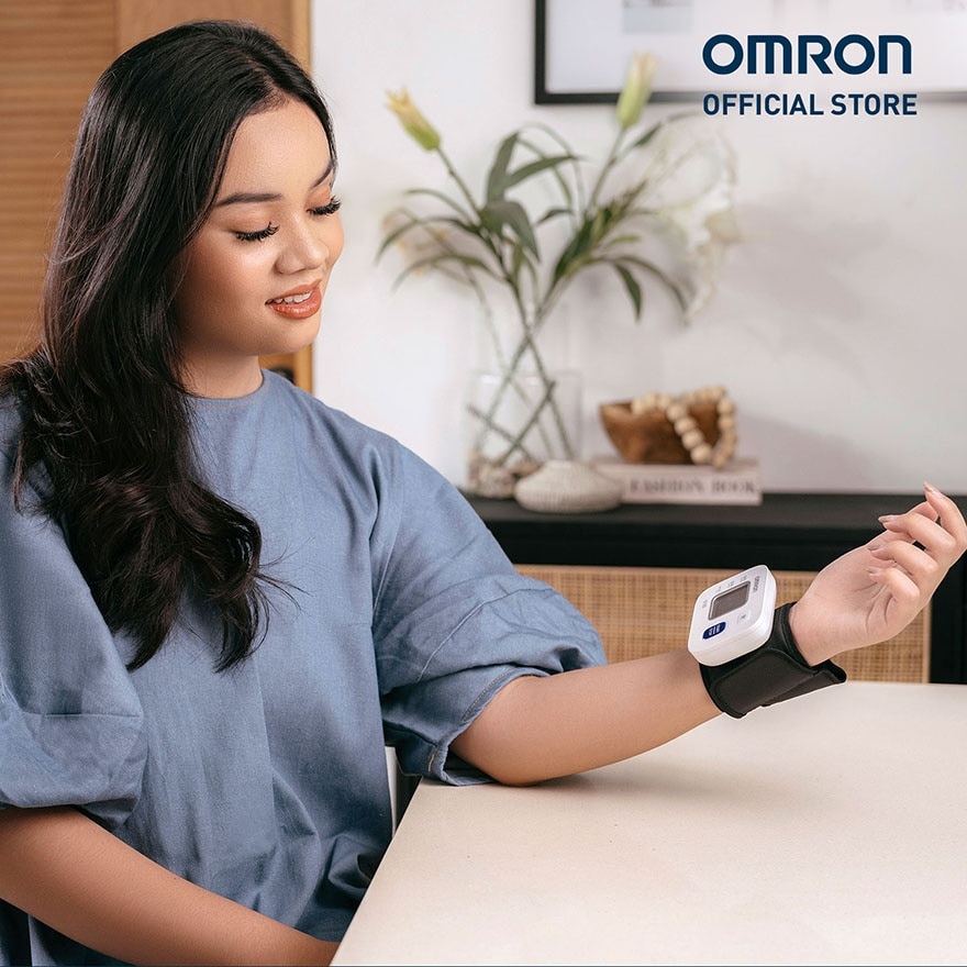 OMRON HEM-6161 Automatic Wrist Type Blood Pressure Monitor BP BPM Digital