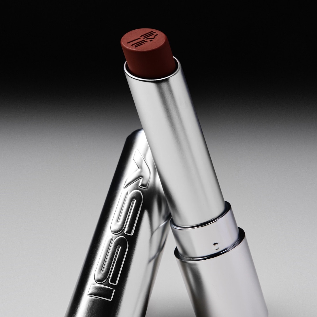 ISSY Lip Bullet True Velvet In Folly 28g image