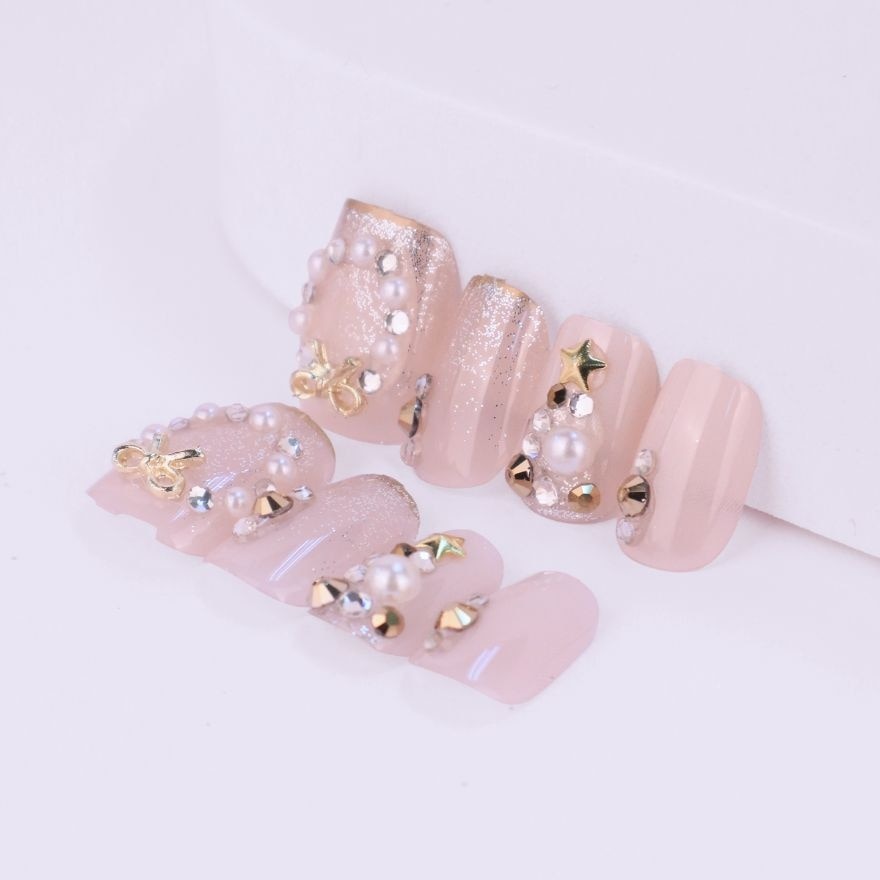 GLAMFIX NAILS Insta Press-On Nail Kit Holiday 01